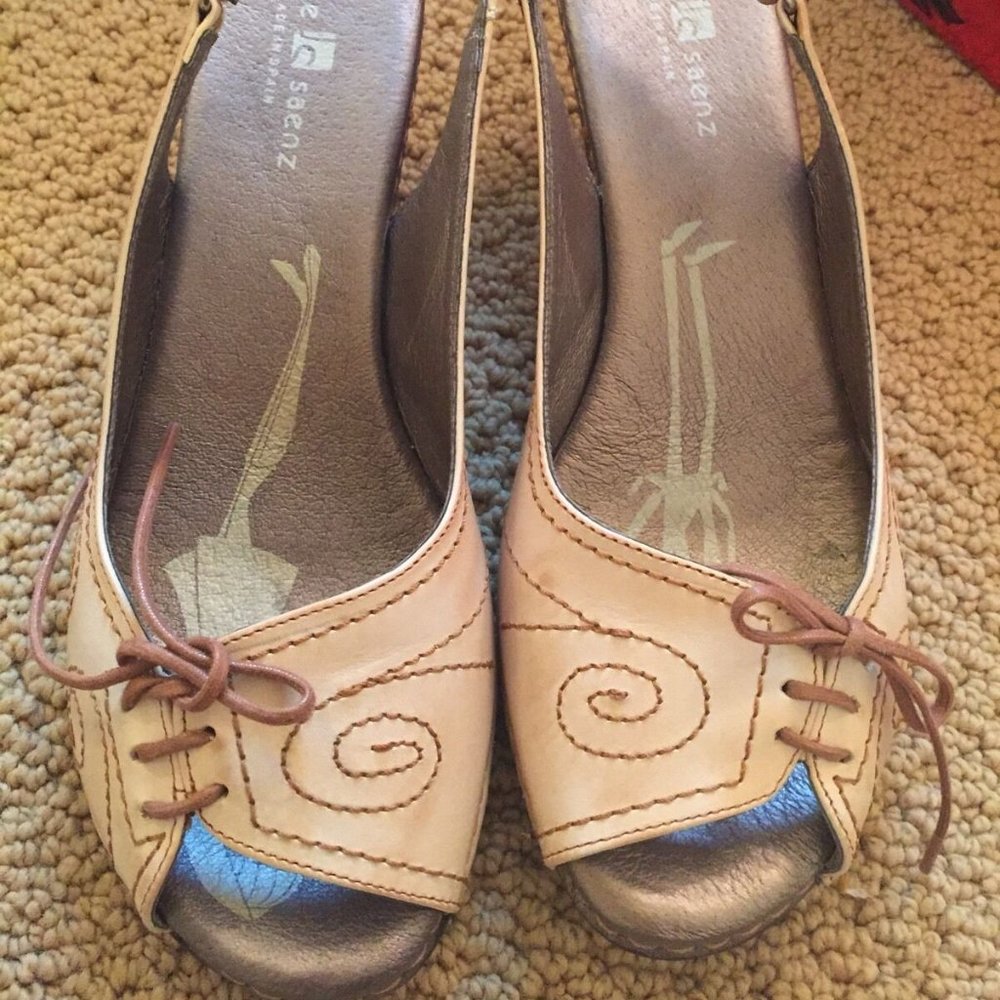 Jose Saenz designer Spanish heels with etching on